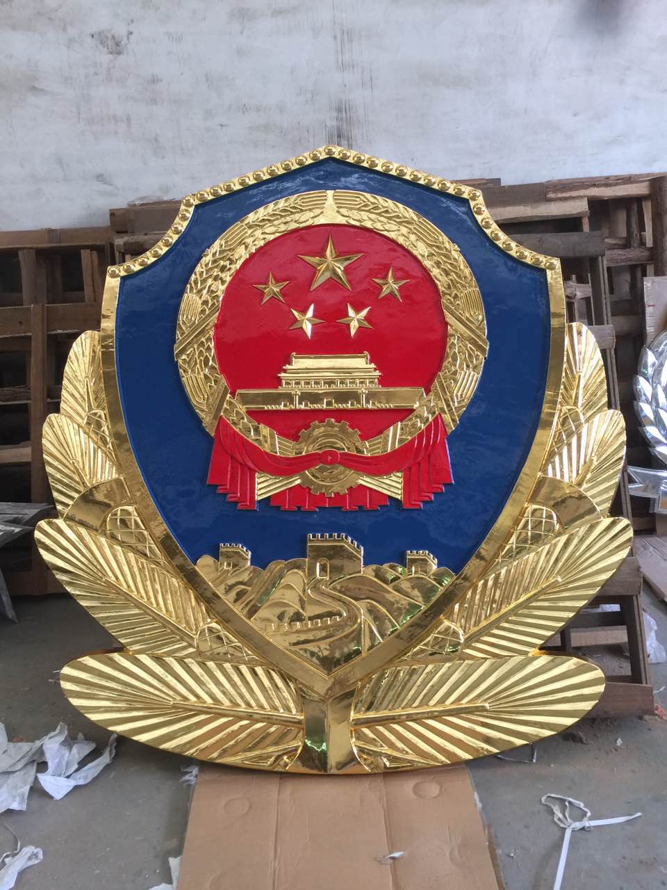 1.5米貼金警徽制作